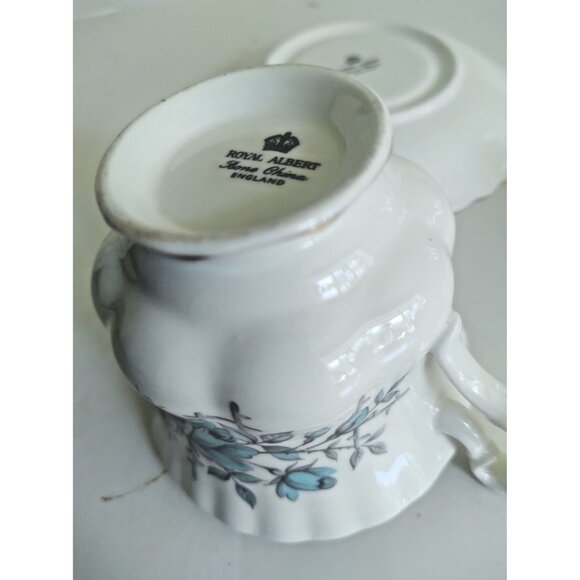 Vintage ROYAL ALBERT BLUE ROSE TRELLIS Tea Cup & Saucer Set - Picture 10 of 12
